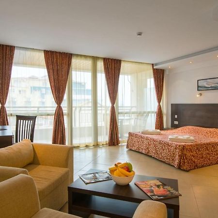Spacious Studio With Balcony & Pool By The Marina バルチク エクステリア 写真